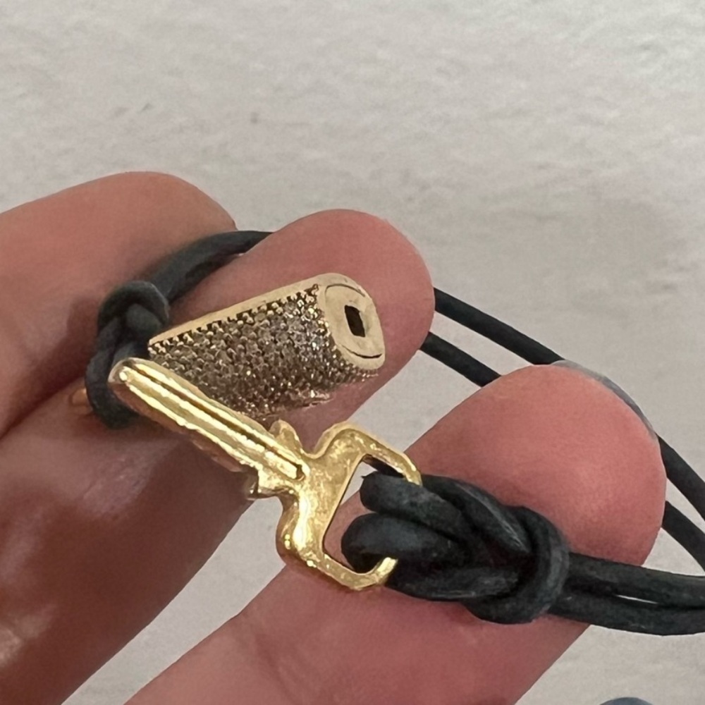 🔥Rare🔥 Louis Vuitton LV Padlock Charm Bracelet Black Golden - Picture 4 of 6